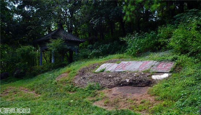 驻马坡 清凉山后坡,为诸葛武侯驻马坡.